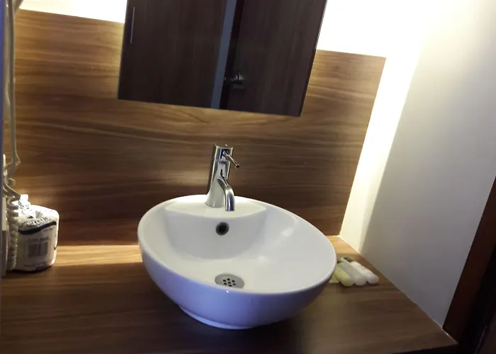 Block Hotel 3*