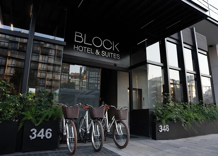 Block Hotel 3*